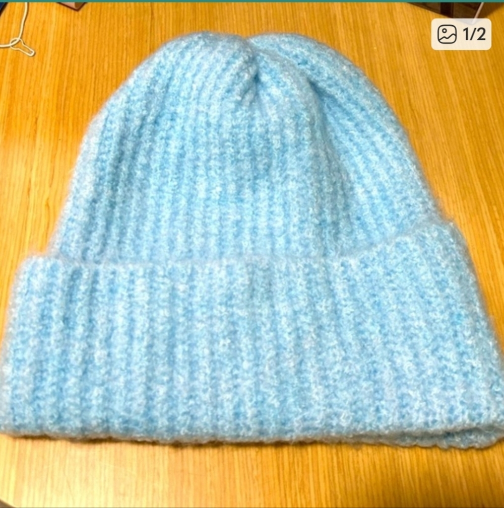 FREE PEOPLE soft blue knit beanie hat